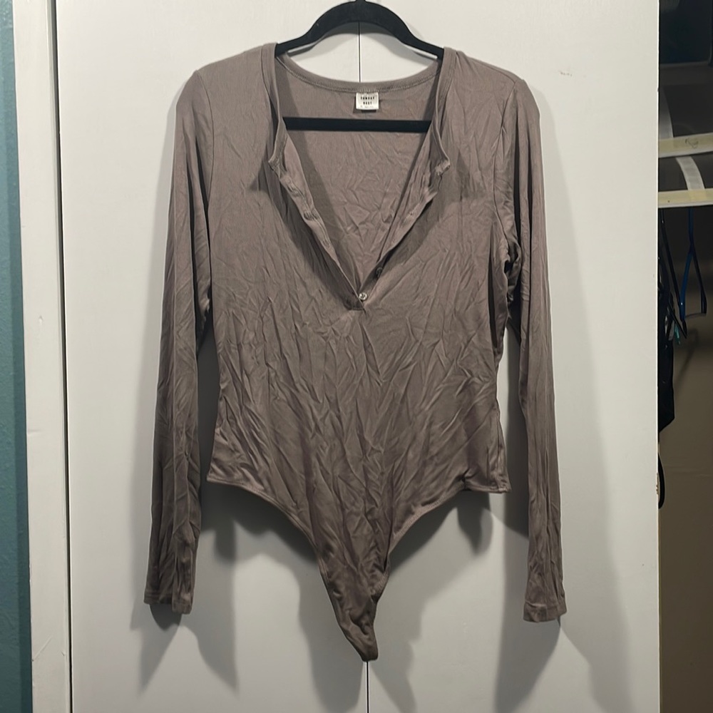 Aritzia “Sunday Best” Henley bodysuit in XL, grey color. Unworn.